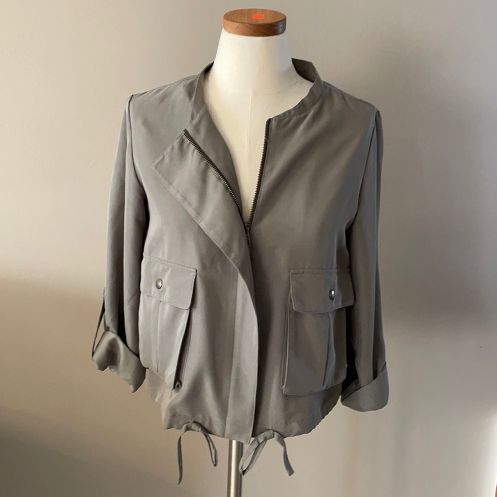 HALOGEN women’s  bomber jacket. 2 large front pockets  3/4 szS army green